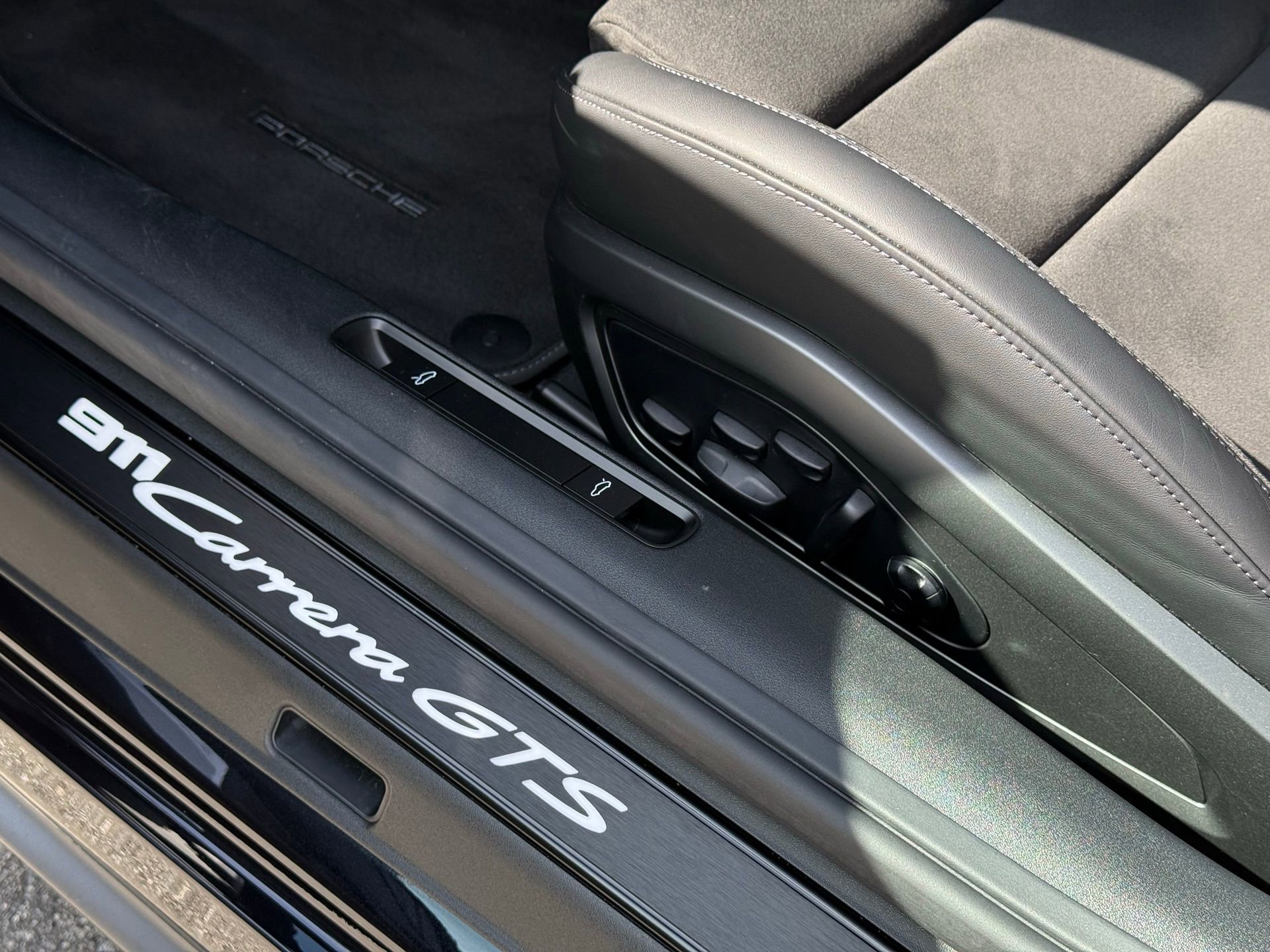 Certified 2026 Porsche 911 Carrera GTS image 31