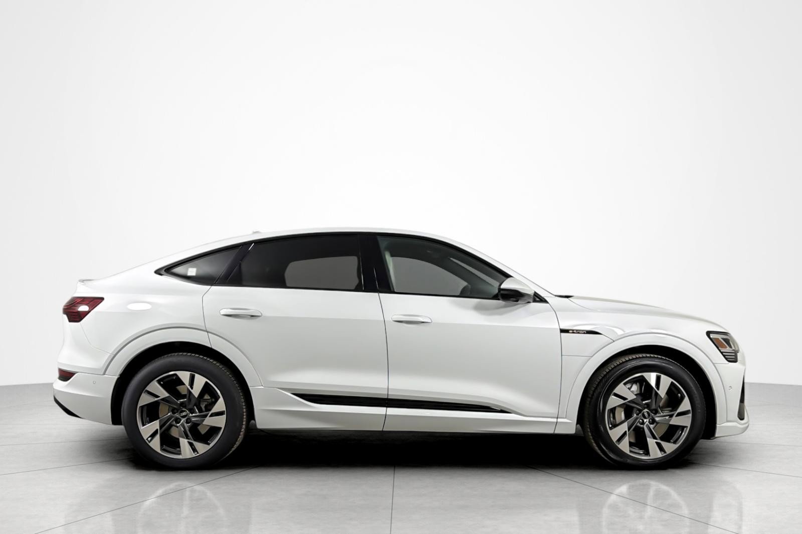 Certified 2023 Audi e-tron Premium w/ Convenience Plus Package AWD/4WD image 6