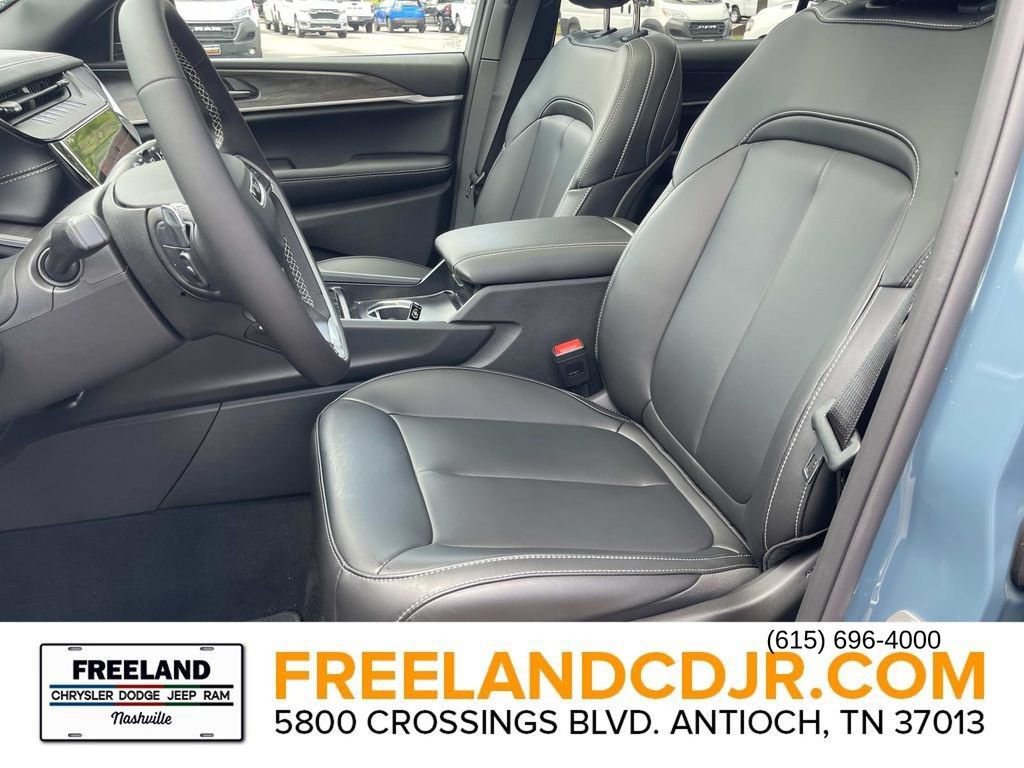New 2026 Jeep Grand Cherokee L Limited w/ Limited Altitude Package AWD/4WD image 22