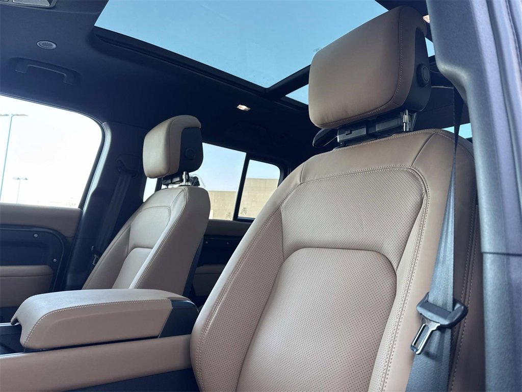 New 2026 Land Rover Defender 130 X-Dynamic SE image 19