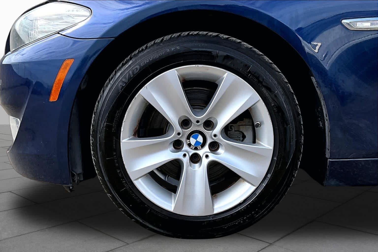 Used 2011 BMW 528i Sedan RWD image 9