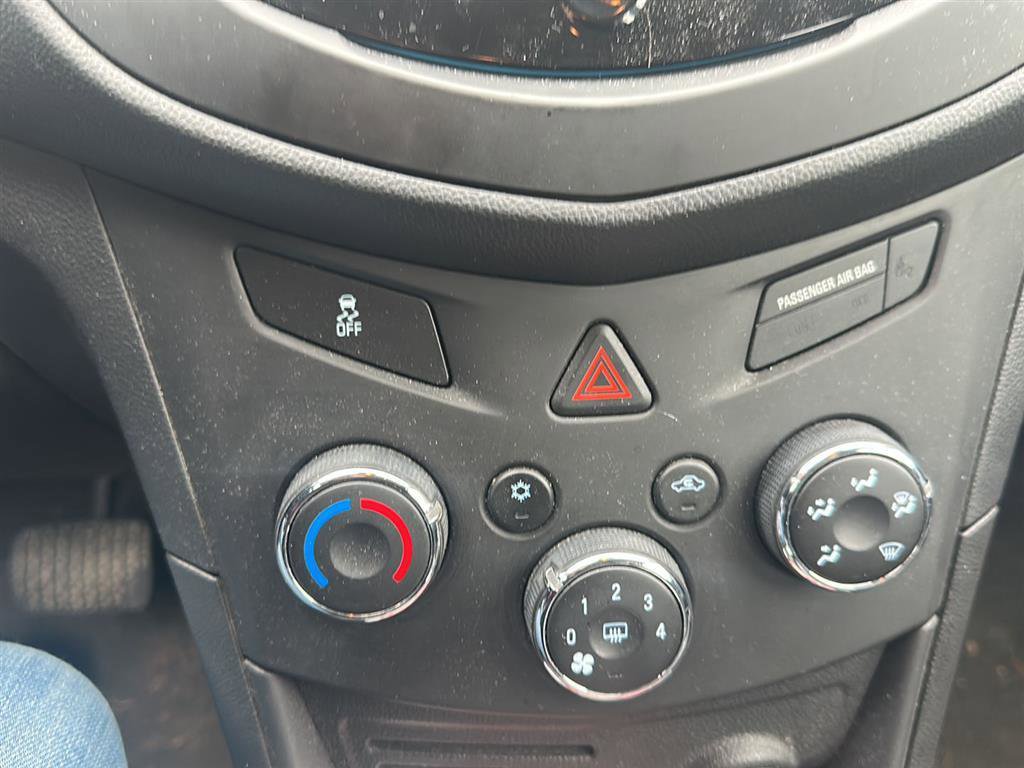 Used 2015 Chevrolet Trax LS w/ LPO, Protection Package FWD image 23