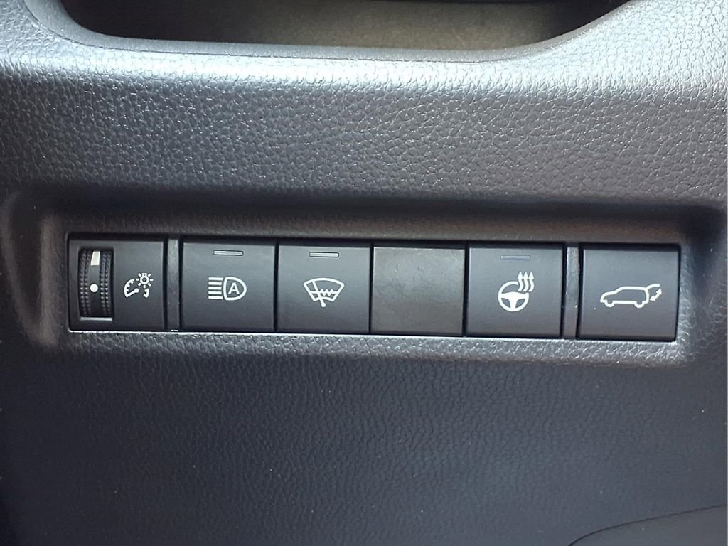 Used 2022 Toyota RAV4 XLE Premium AWD/4WD image 18