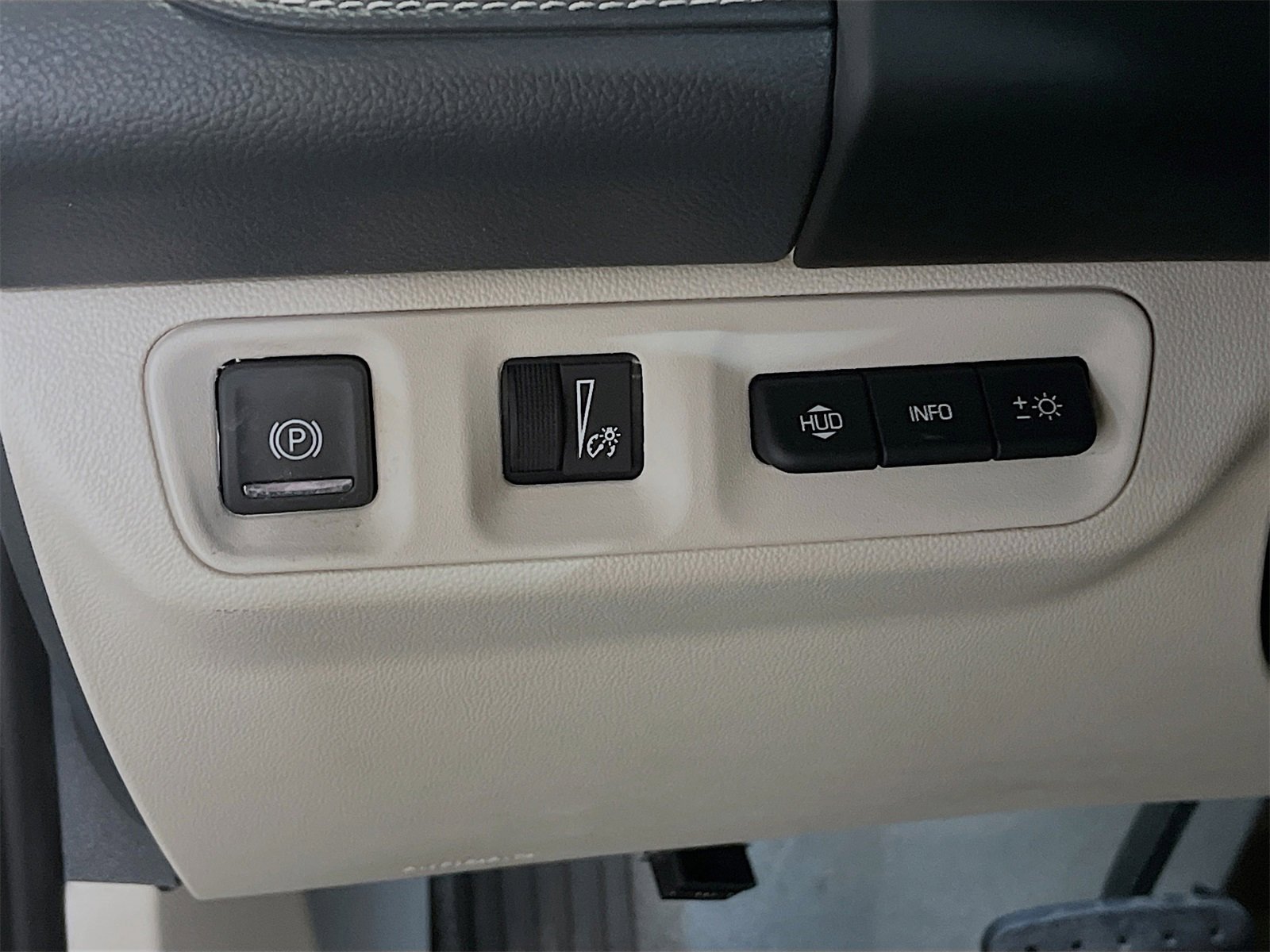 Used 2023 GMC Acadia Denali w/ Denali Ultimate Package image 10