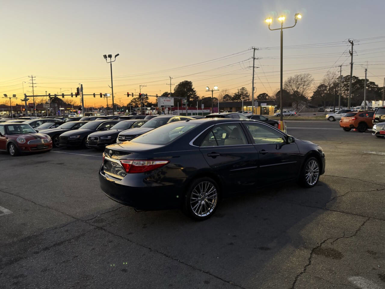 Used 2016 Toyota Camry XLE w/ Moonroof Package image 10