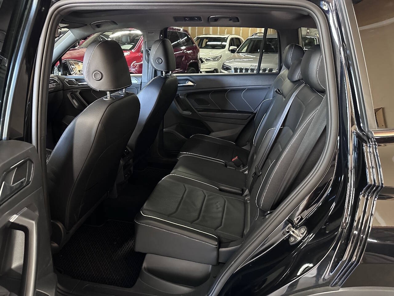 Used 2022 Volkswagen Tiguan SEL R-Line AWD/4WD image 6