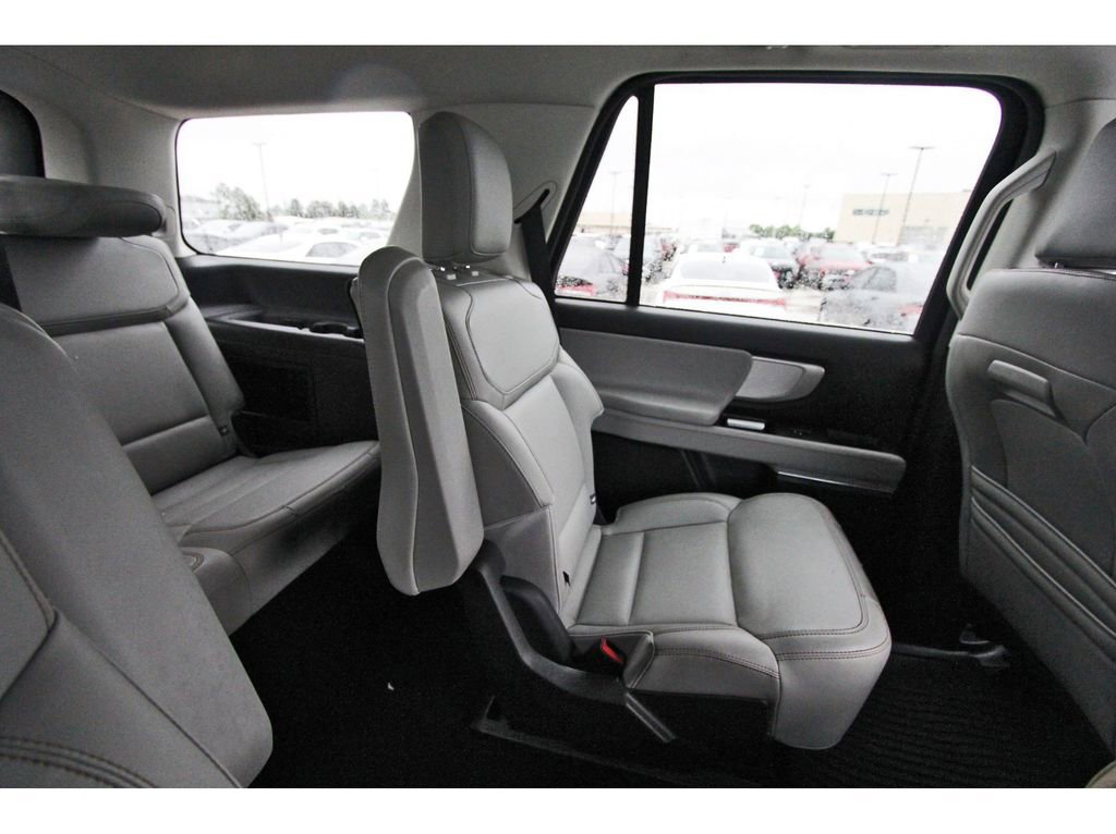 Used 2025 Ford Expedition Active RWD image 13