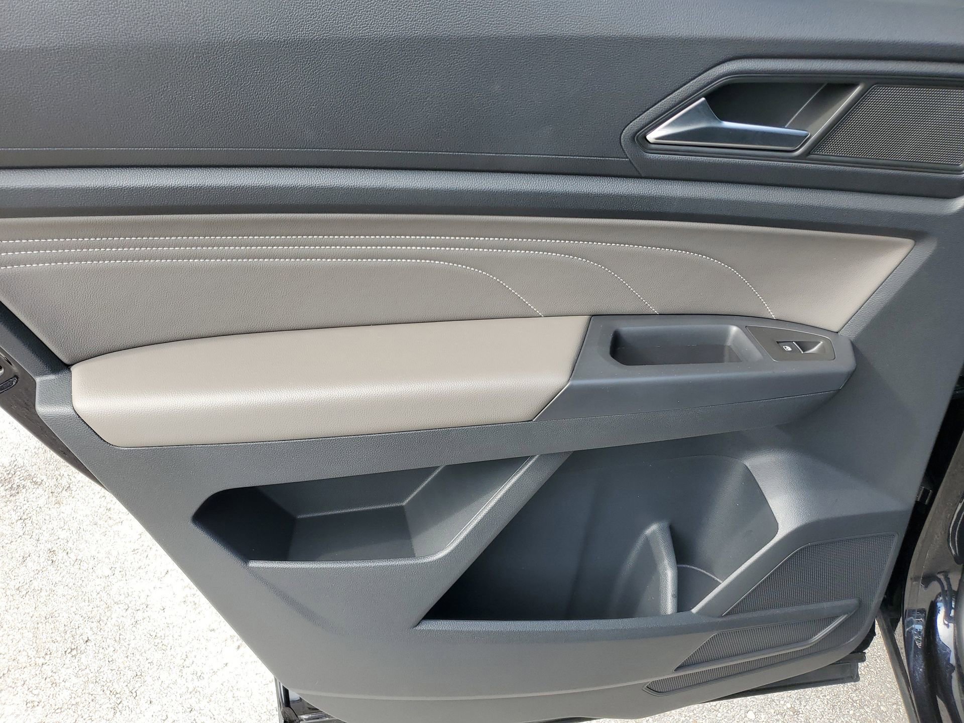 Used 2022 Volkswagen Atlas Cross Sport SE w/ Panoramic Sunroof Package image 10