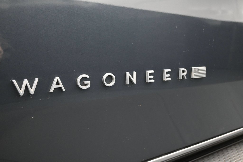 Used 2024 Jeep Wagoneer Series III AWD/4WD image 9