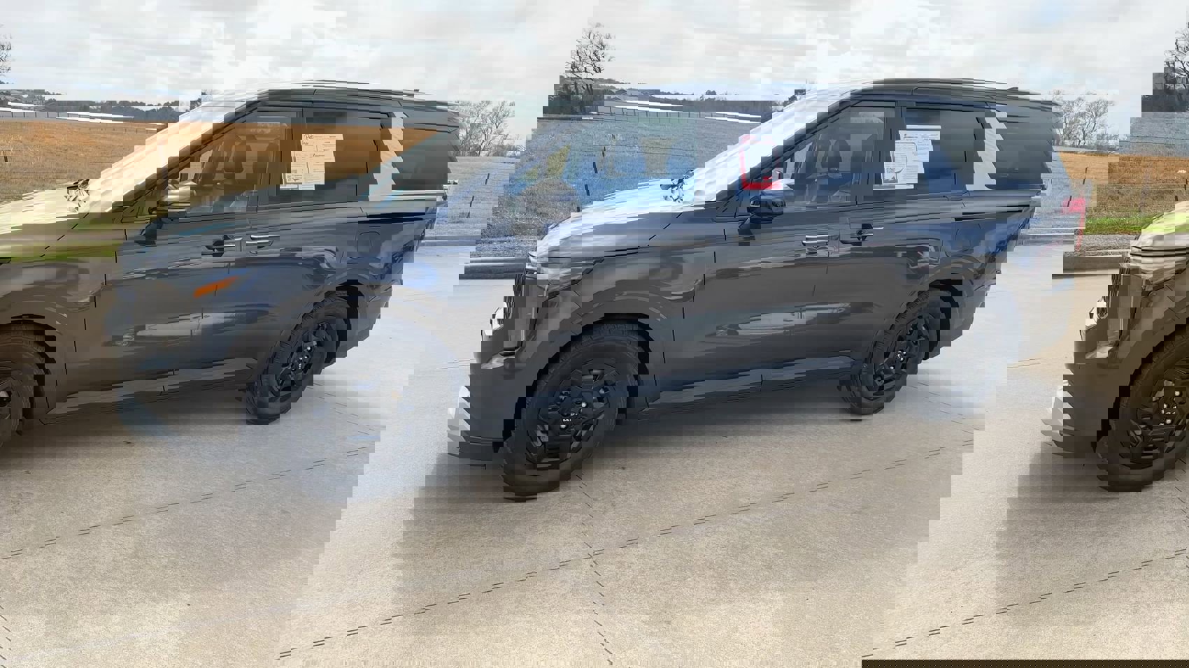 Used 2025 Kia Carnival image 4