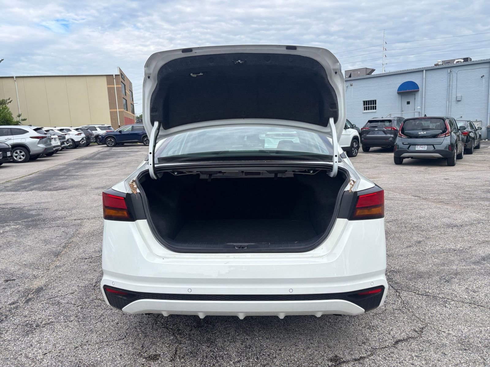 Used 2025 Nissan Altima 2.5 SV FWD image 31