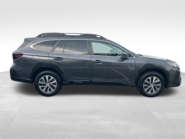 Used 2023 Subaru Outback Premium image 6