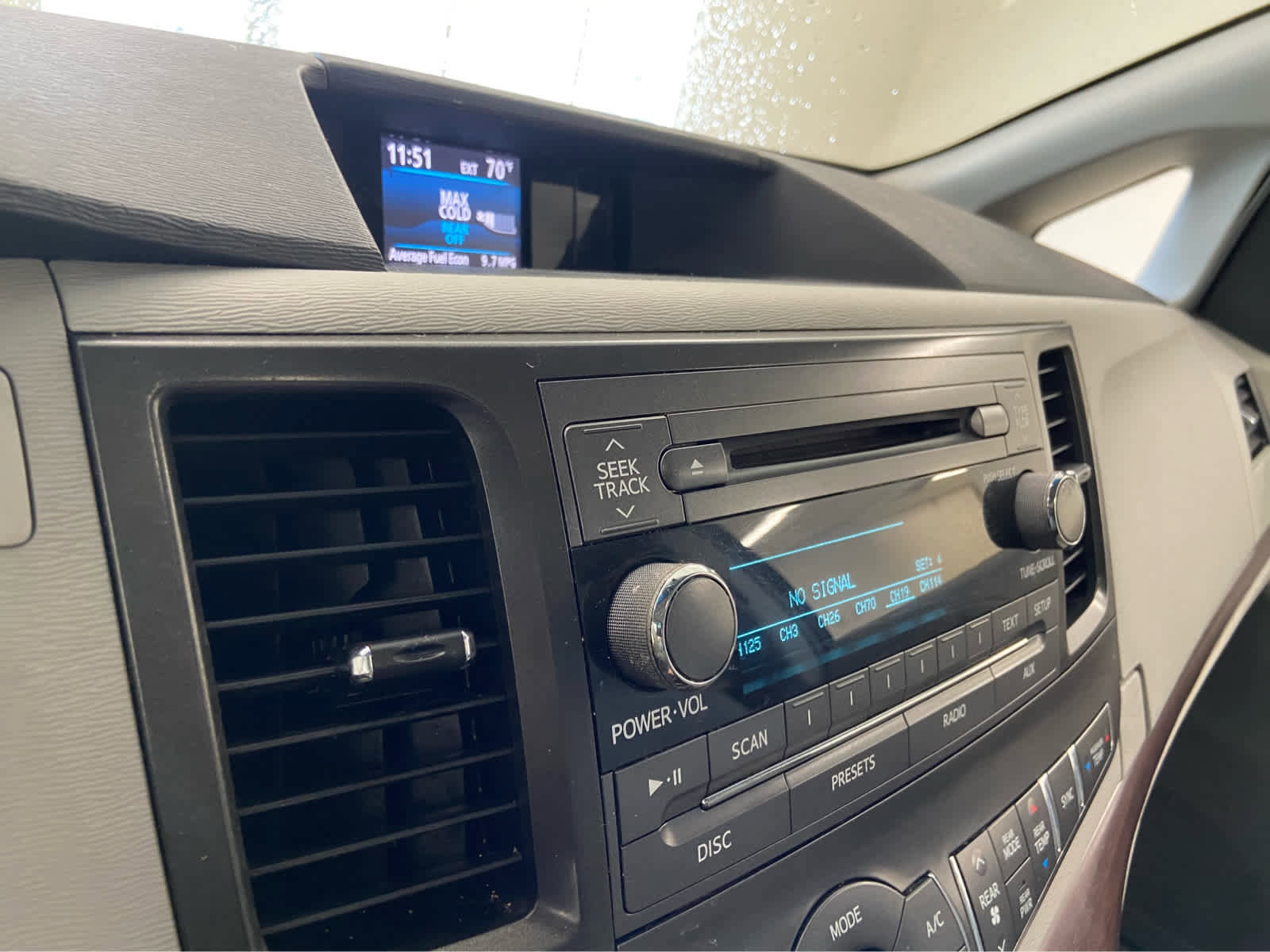 Used 2013 Toyota Sienna XLE FWD image 23