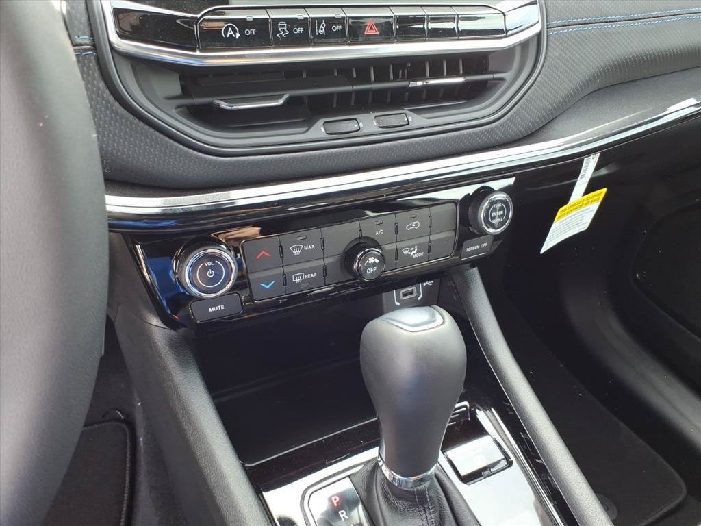 New 2026 Jeep Compass Latitude AWD/4WD image 14