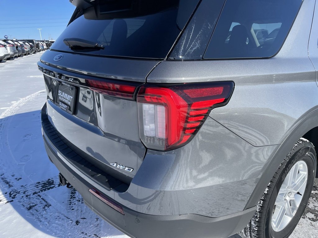 Used 2025 Ford Explorer Active image 40