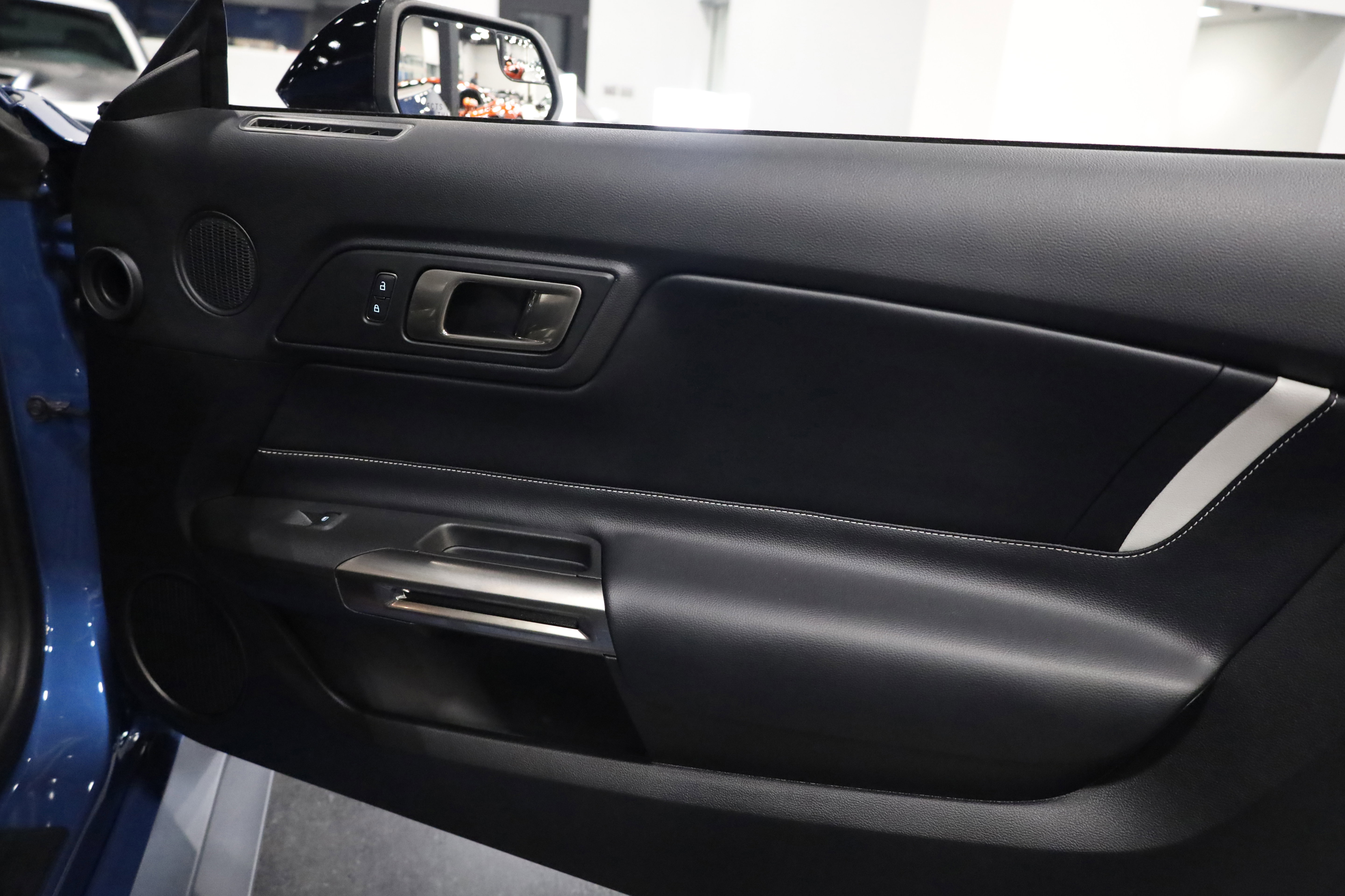 Used 2021 Ford Mustang Shelby GT500 w/ Carbon Fiber Track Pack image 36