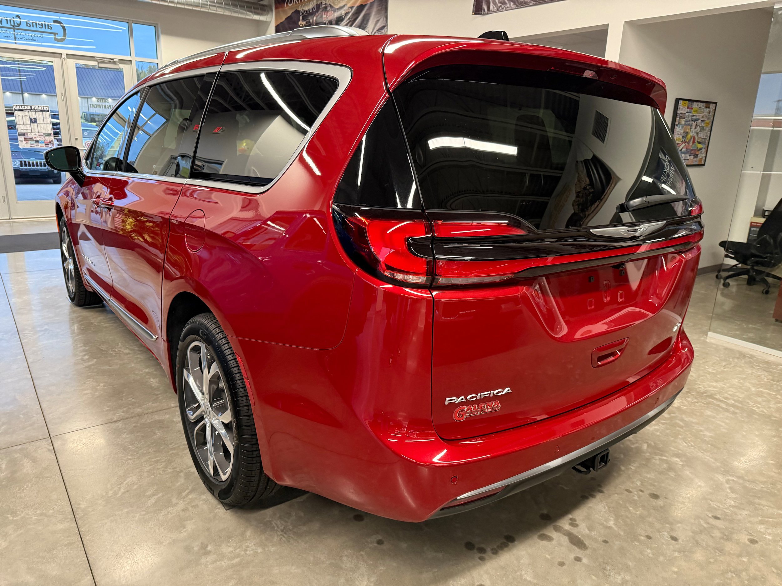 New 2026 Chrysler Pacifica Pinnacle w/ Trailer Tow Group AWD/4WD image 20