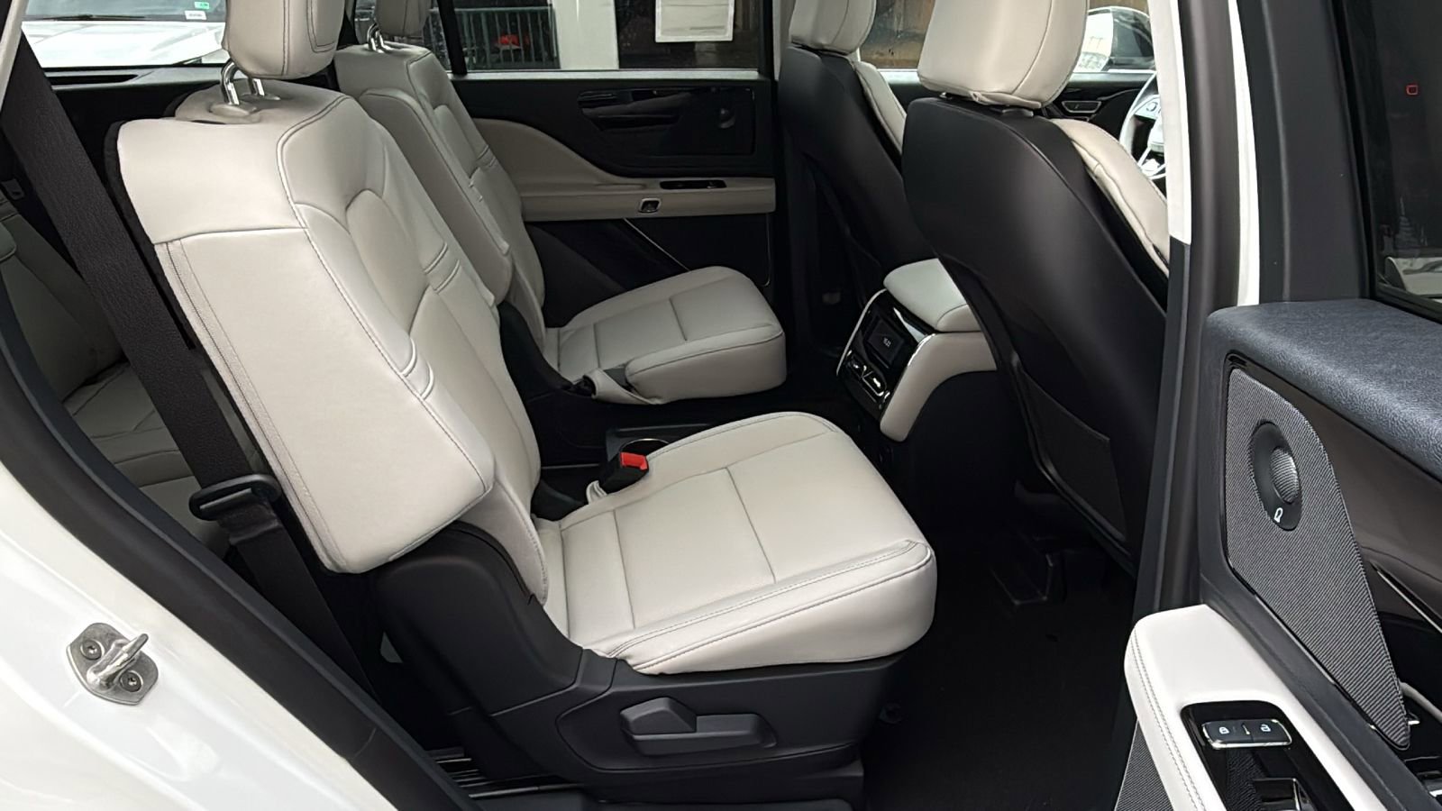 New 2026 Lincoln Aviator AWD image 11