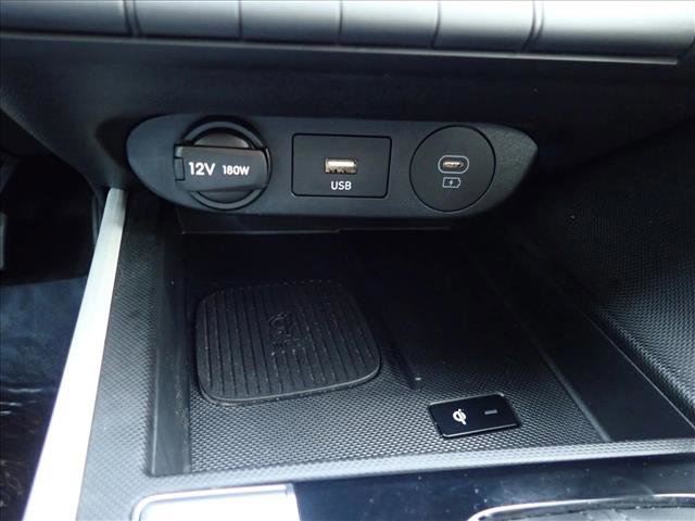 Used 2025 Hyundai Elantra Limited image 24