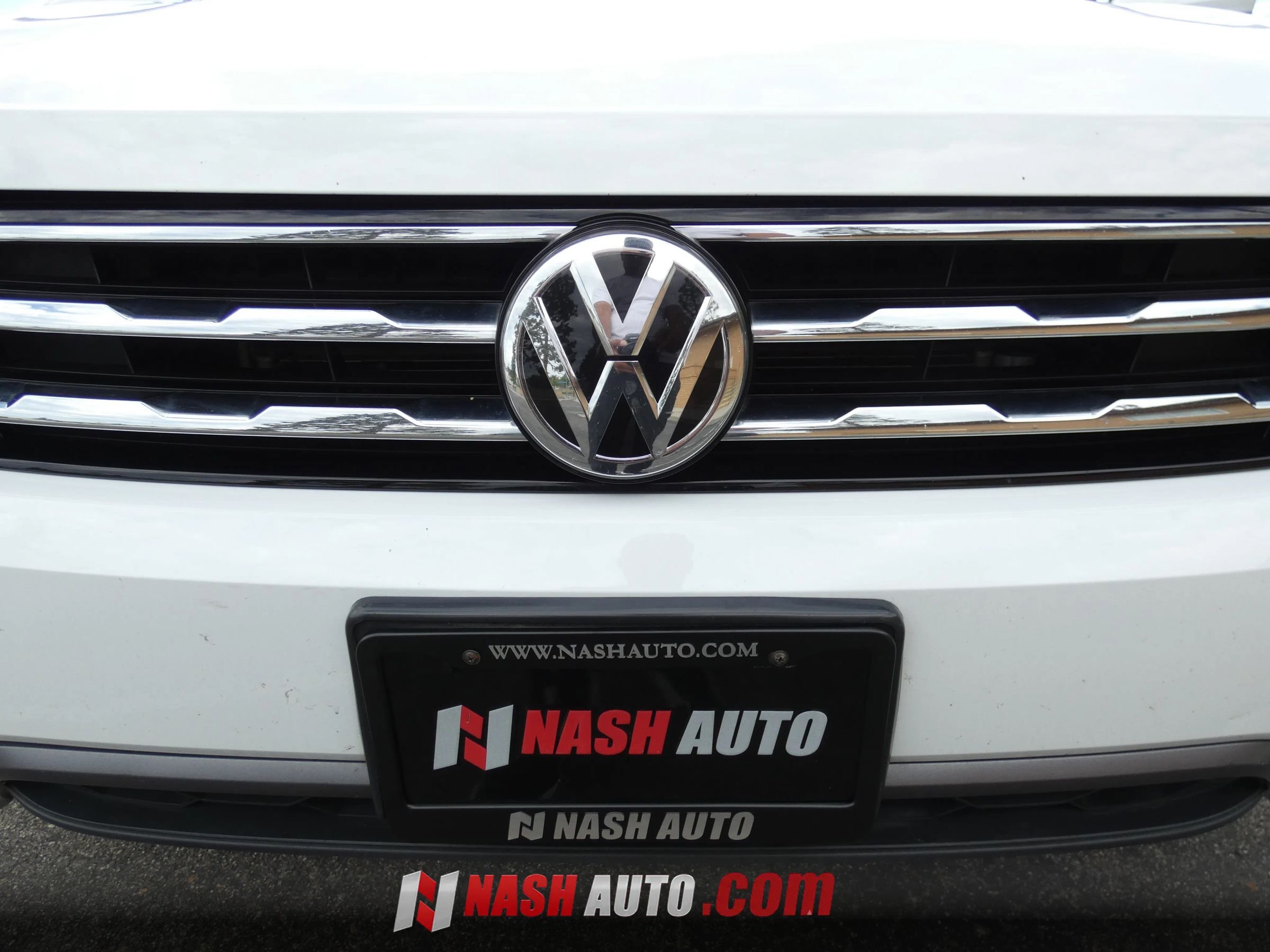 Used 2020 Volkswagen Tiguan SE w/ Panoramic Sunroof Package FWD image 18