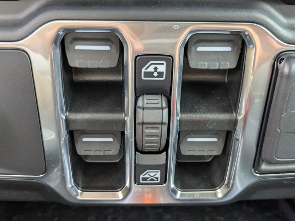 Used 2023 Jeep Wrangler Unlimited Sahara AWD/4WD image 22