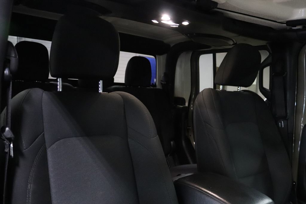 Used 2020 Jeep Gladiator Sport image 23