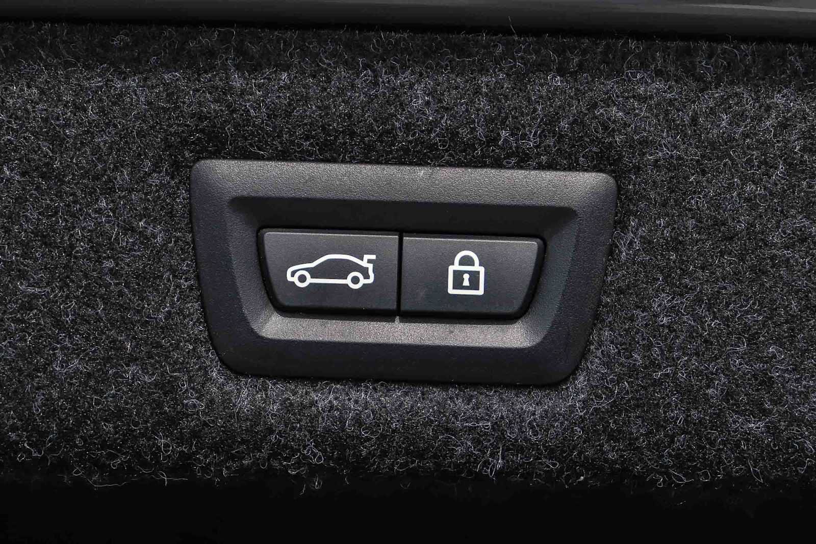 Used 2022 BMW 530e w/ M Sport Package image 39