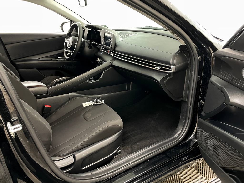 Used 2021 Hyundai Elantra SEL FWD image 30