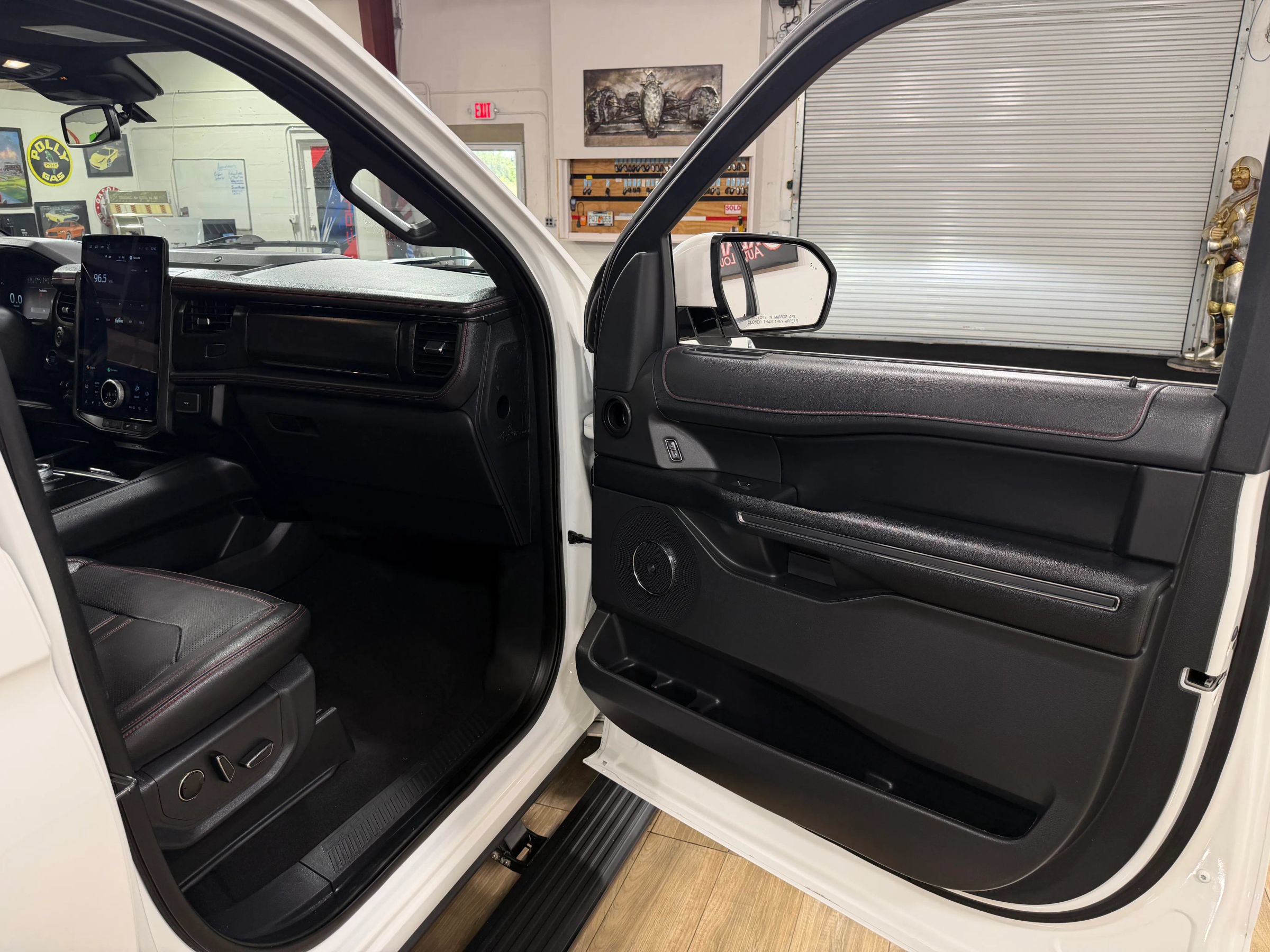 Used 2023 Ford Expedition Limited RWD image 19