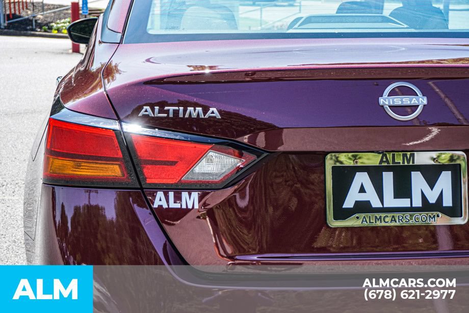 Used 2025 Nissan Altima 2.5 SV FWD image 12