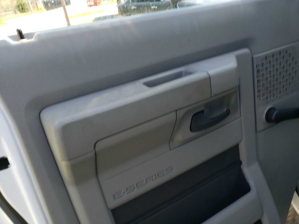 Used 2015 Ford E-350 and Econoline 350 Super Duty RWD image 31
