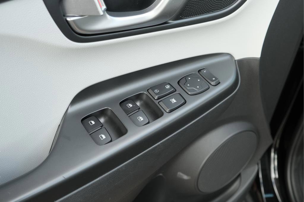 Used 2023 Hyundai Kona SE FWD image 15