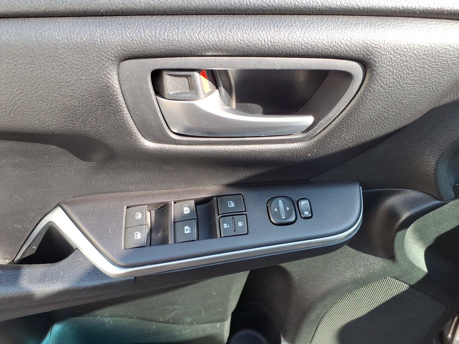 Used 2016 Toyota Camry SE FWD image 12