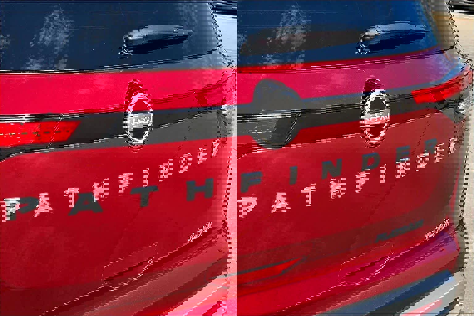 Used 2023 Nissan Pathfinder Platinum w/ Cargo Package FWD image 29