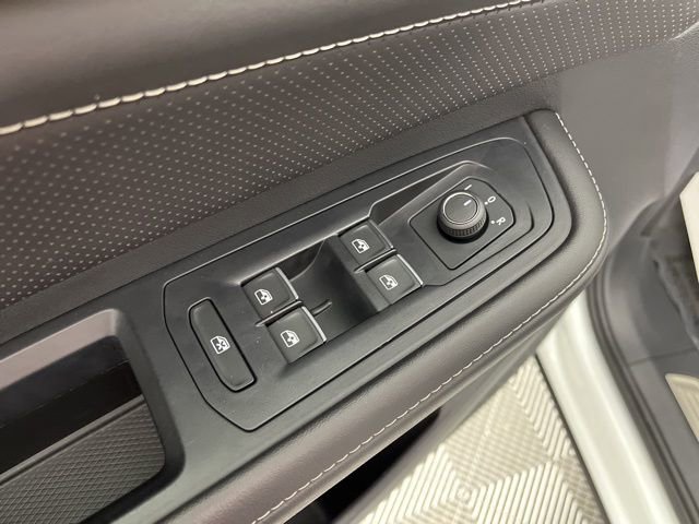 Used 2025 Volkswagen Atlas SE image 30