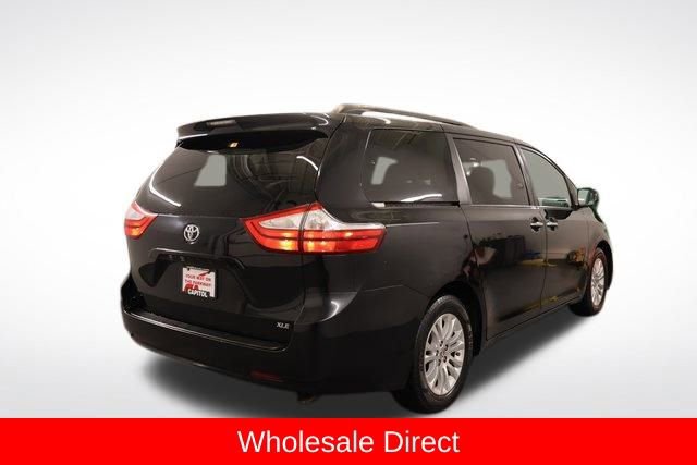 Used 2016 Toyota Sienna XLE image 2