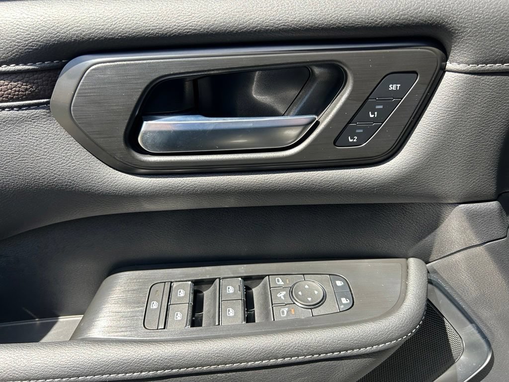 Used 2025 Nissan Armada Platinum Reserve RWD image 70