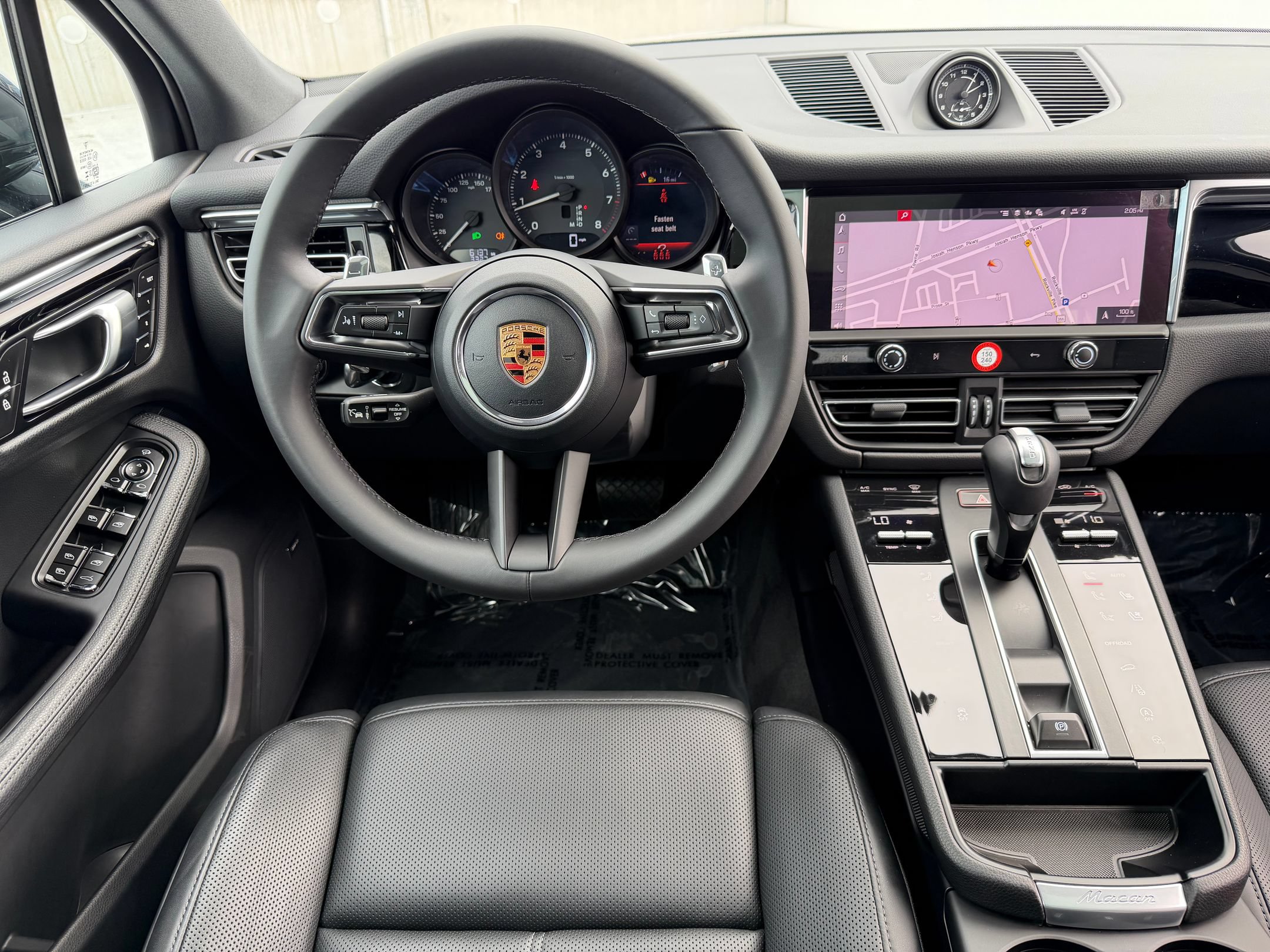 Certified 2026 Porsche Macan AWD/4WD image 30