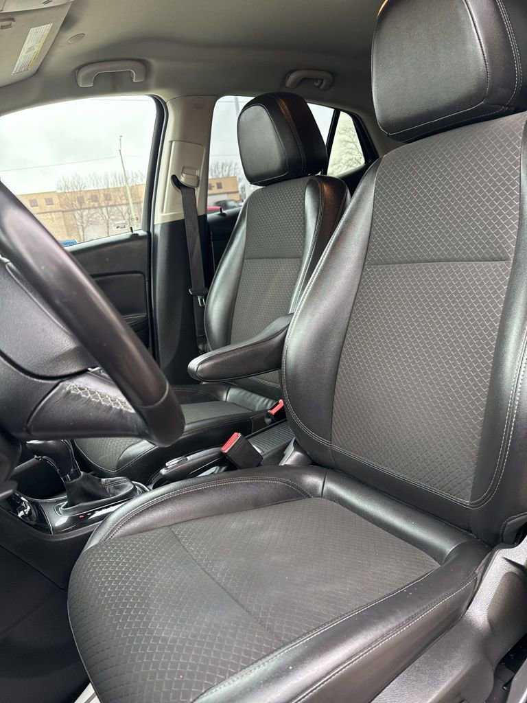 Used 2018 Buick Encore Preferred image 3