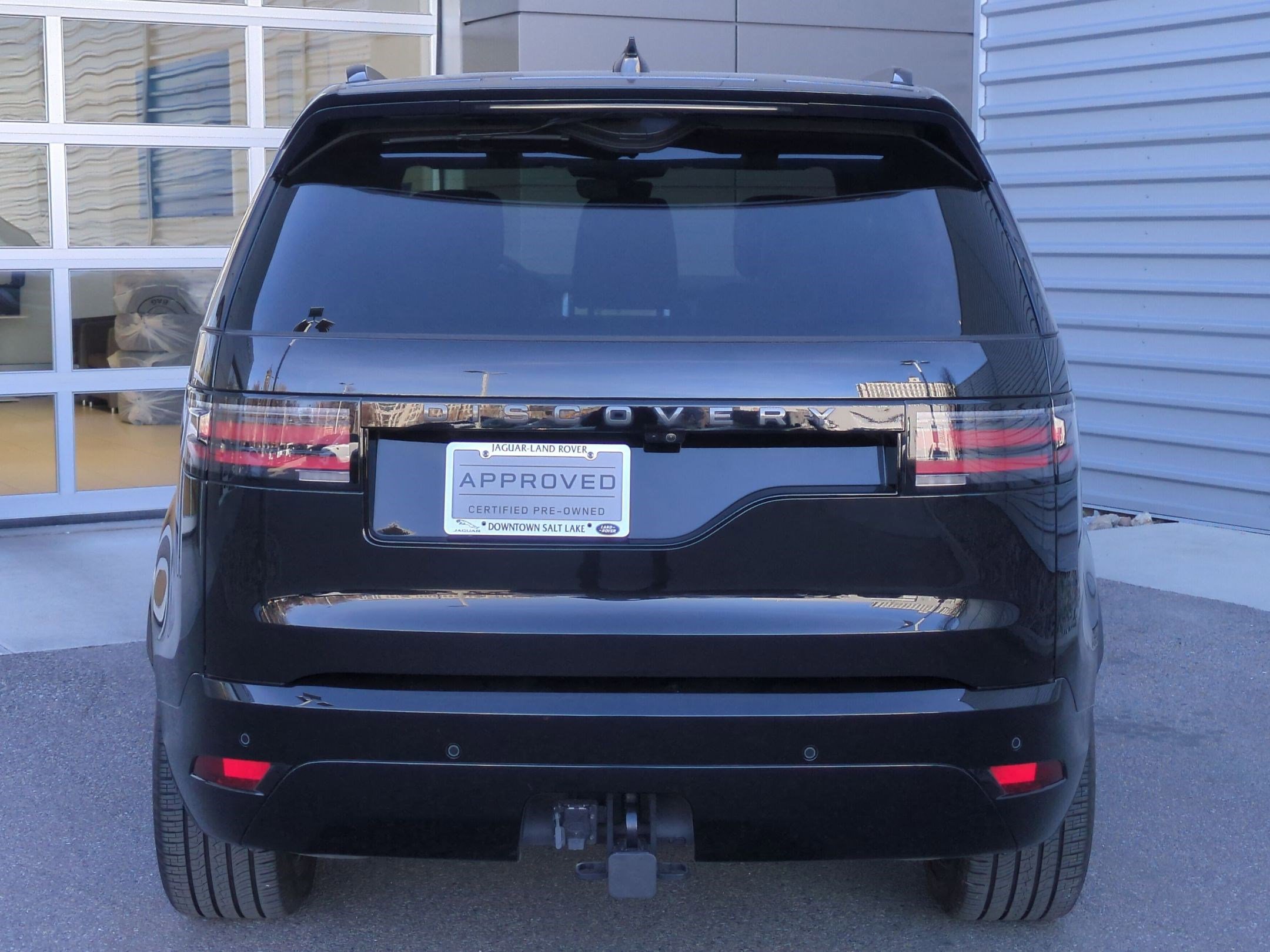 Used 2025 Land Rover Discovery Dynamic SE image 9