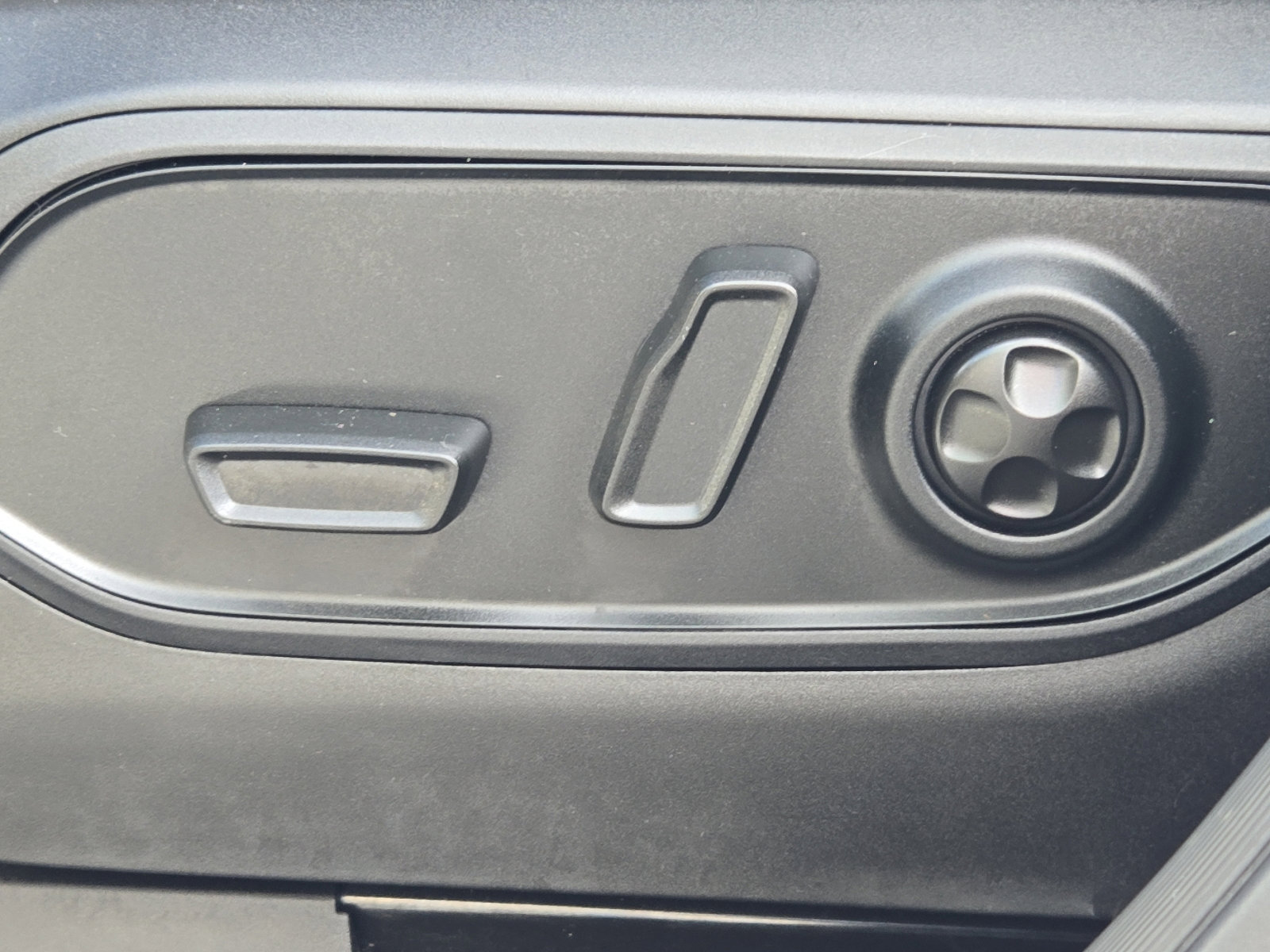 Used 2024 Jeep Grand Cherokee L Laredo image 8