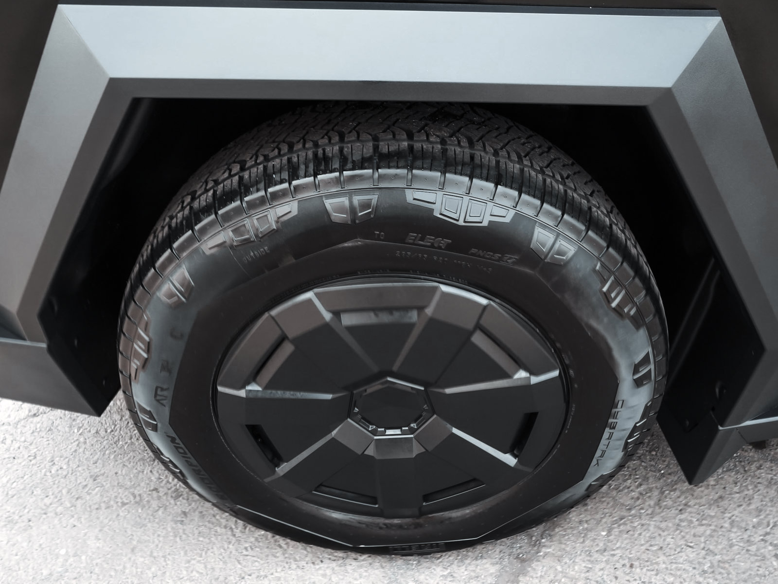Used 2024 Tesla Cybertruck AWD Crew Cab image 8