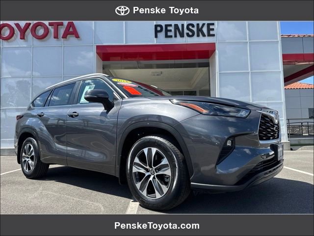 Certified 2024 Toyota Highlander XLE FWD image 1