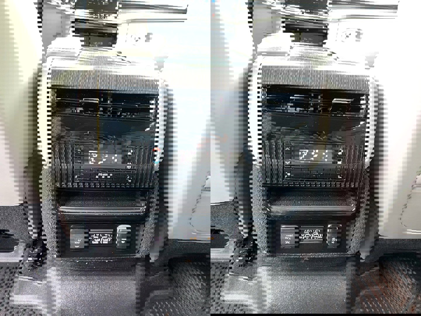 Used 2023 Jeep Wagoneer Series III w/ Preferred Equipment Group image 27