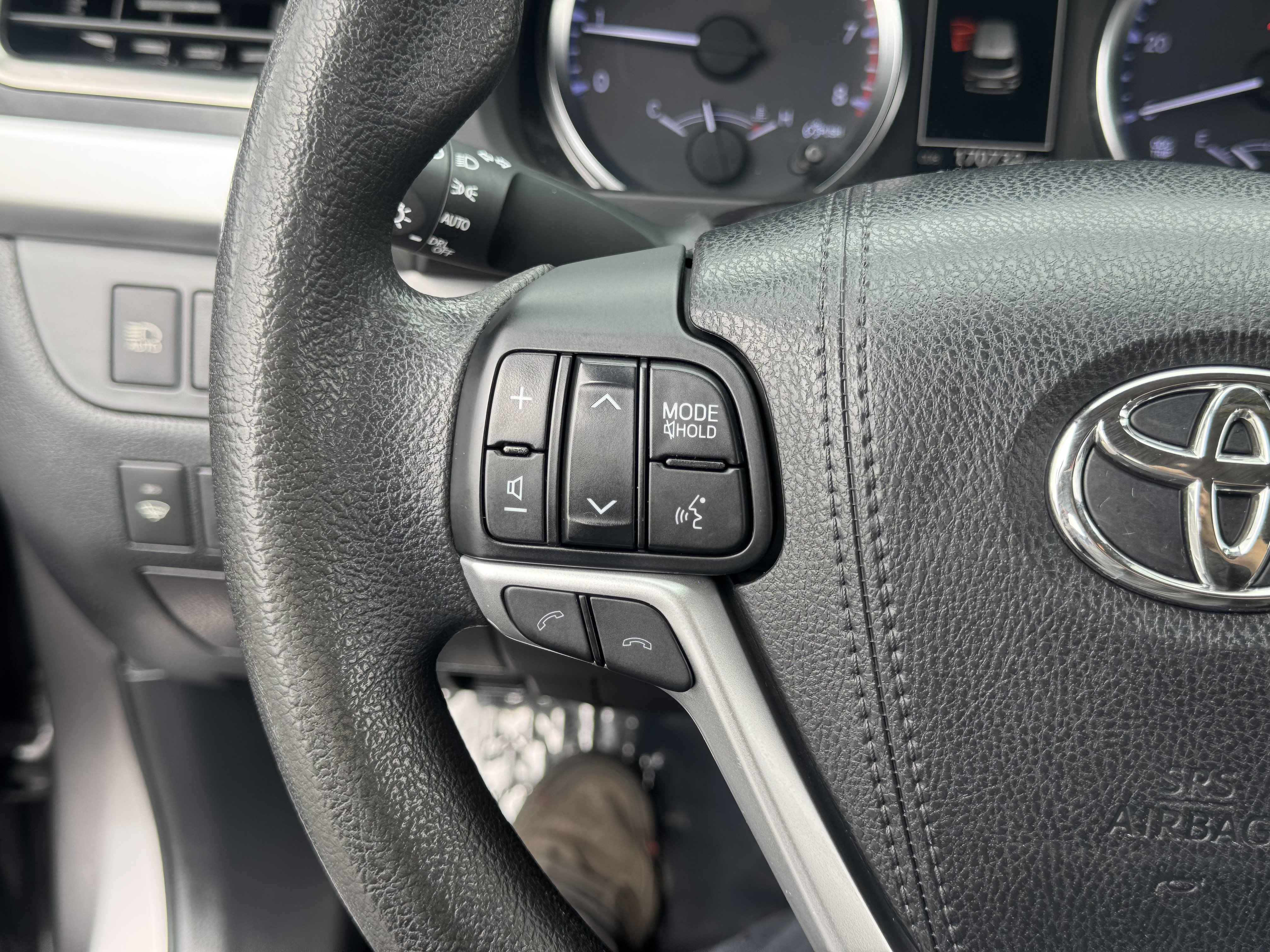 Used 2018 Toyota Highlander LE FWD image 22