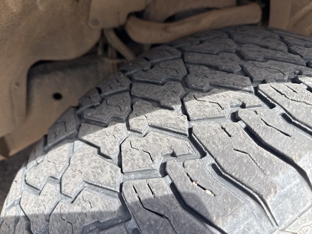 Used 2015 Ford Expedition XLT w/ Equipment Group 202A AWD/4WD image 3