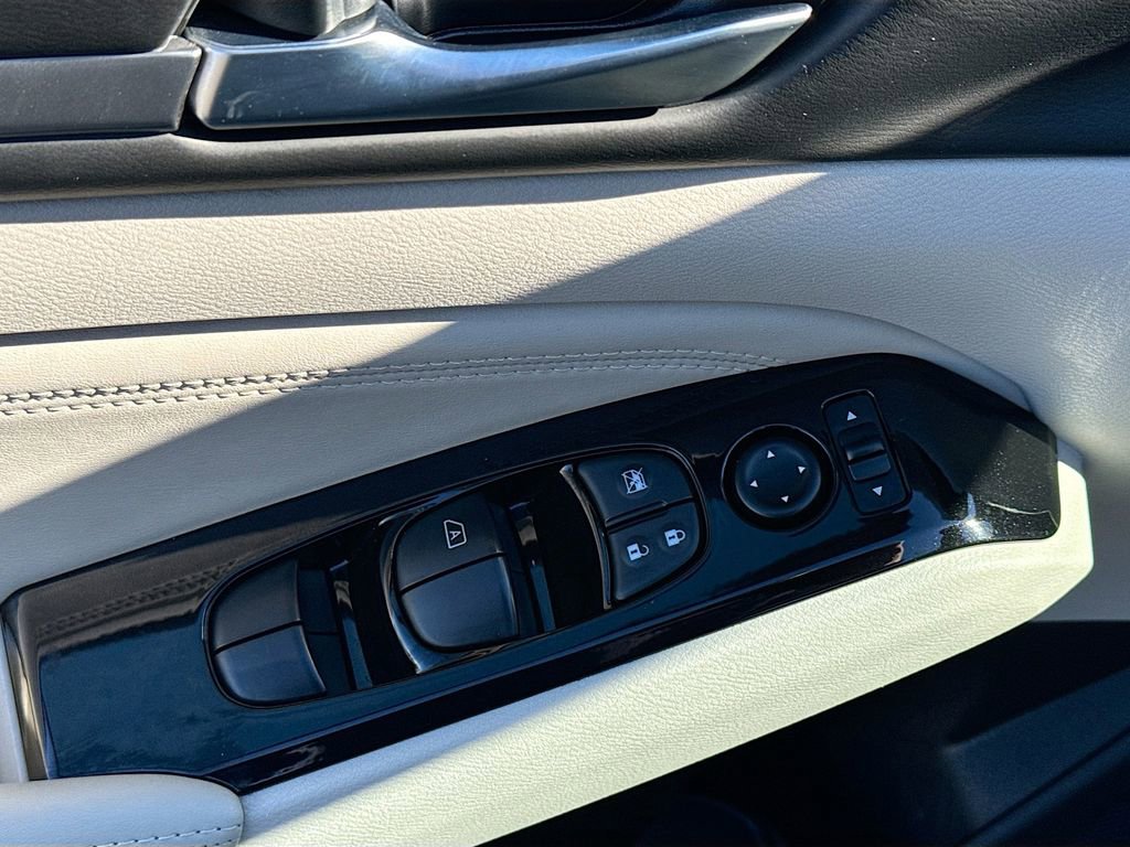 Used 2023 Nissan Altima 2.5 SV w/ SV Premium Package image 18