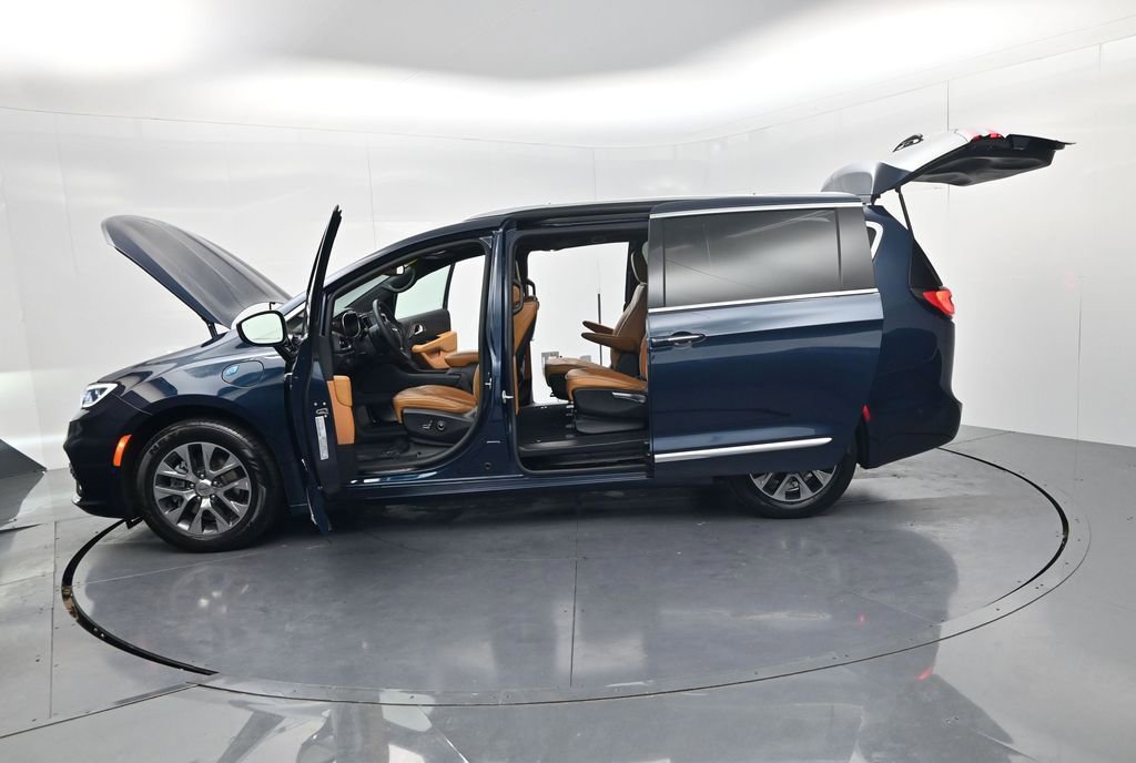Used 2023 Chrysler Pacifica Pinnacle image 64