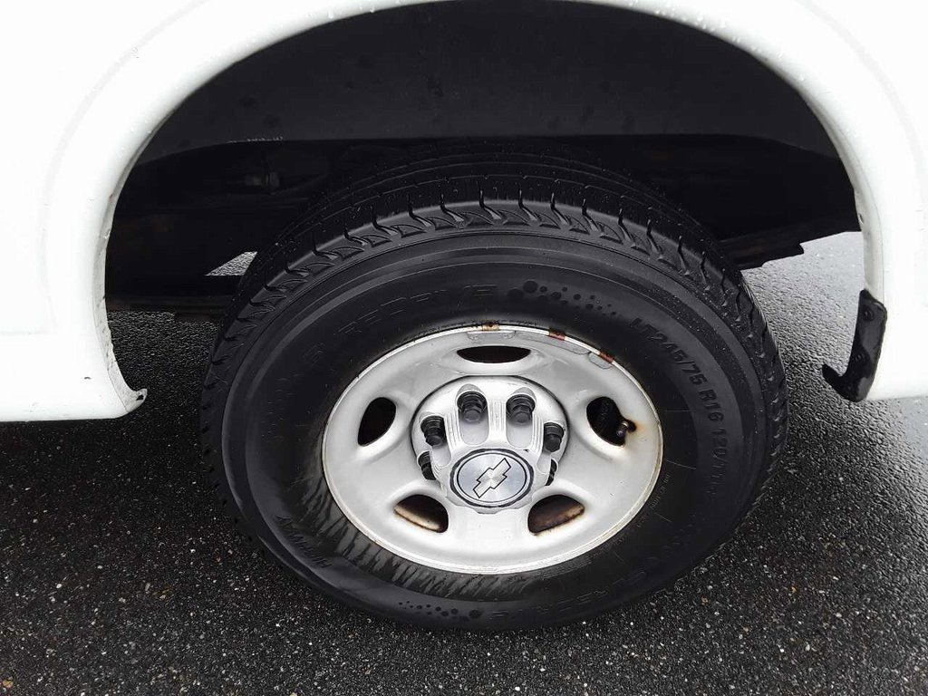 Used 2017 Chevrolet Express 2500 image 5