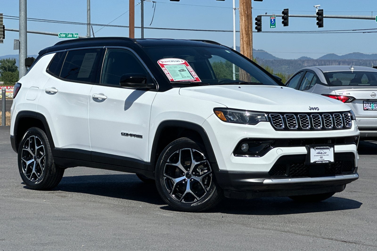 Used 2025 Jeep Compass Limited AWD/4WD image 2